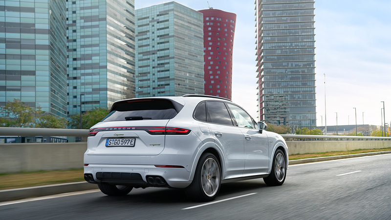 Illustration for article titled The 2019 Porsche Cayenne E-Hybrid Is More Powerful And The First Porsche With 22-Inch Wheels